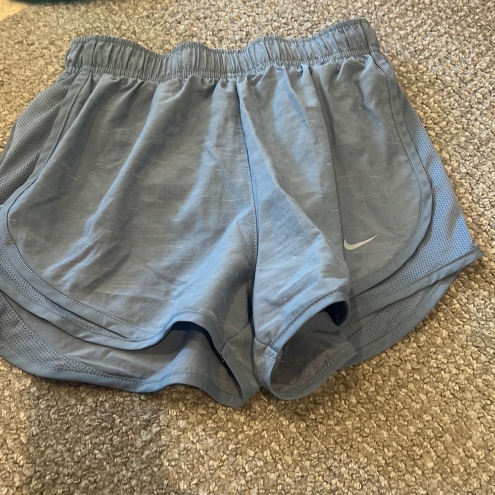 gray nike shorts size small